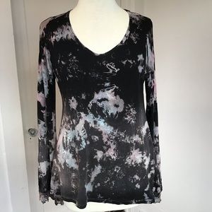 Long length bell sleeve tie dye top